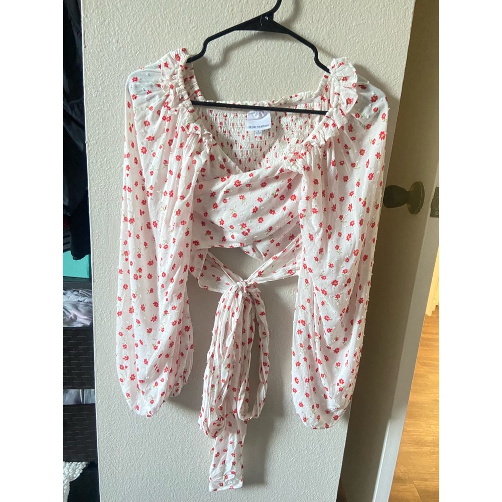 Long-sleeved Cropped Blouse